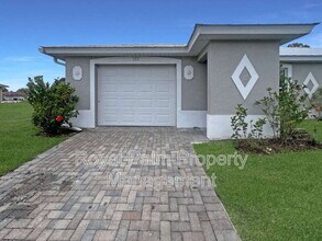 122 Ivan Ave S in Lehigh Acres, FL - Building Photo - Building Photo