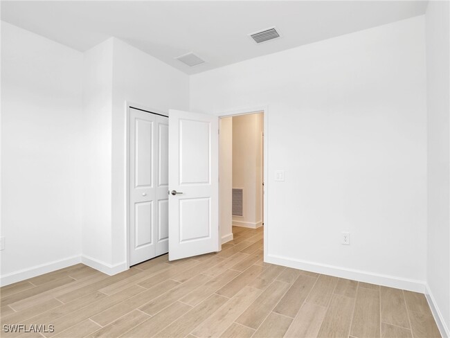 14279 Winding Cedar Wy in Ft. Myers, FL - Foto de edificio - Building Photo