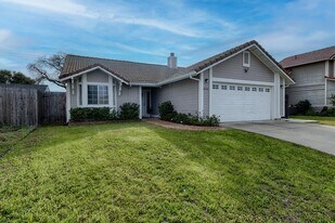 2420 Inverness Dr in Lincoln, CA - Building Photo