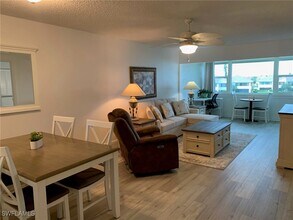 1624 Pine Valley Dr in Ft. Myers, FL - Building Photo - Building Photo