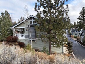 2439 NW Drouillard Ave in Bend, OR - Building Photo - Building Photo