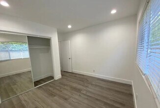 843 N Orange Dr in Los Angeles, CA - Foto de edificio - Building Photo