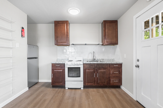 901 N Gaskill St in Huntsville, AR - Building Photo - Building Photo