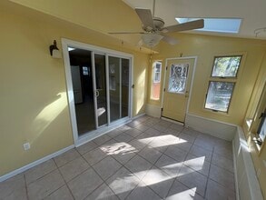 192 Woodland Dr, Unit 1 in East Islip, NY - Building Photo - Building Photo