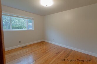 2429 159th Ave SE in Bellevue, WA - Building Photo - Building Photo