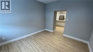 69 E Main St in Welland, ON - Building Photo - Building Photo