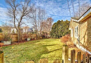 18 Orchard Ave in Barrington, RI - Building Photo - Building Photo