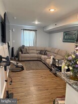 34 Maynard Dr in Gloucester Township, NJ - Building Photo