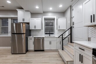 1430 N Maplewood Ave, Unit 102 in Chicago, IL - Building Photo - Building Photo