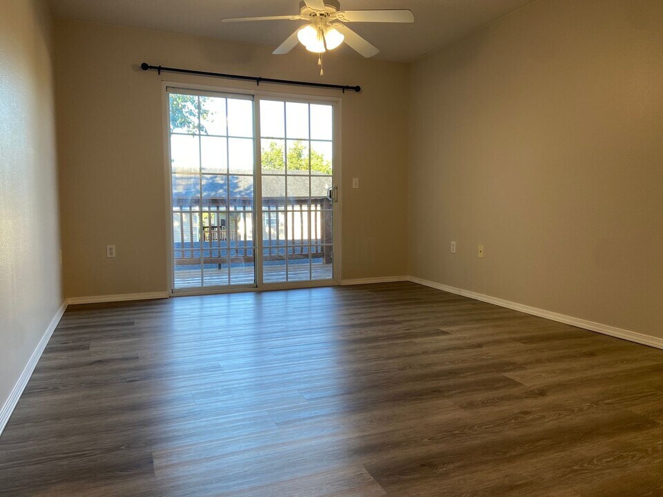 160 Knowledge Ave in Branson, MO - Building Photo