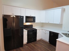 506 Bass Chase NW in Kennesaw, GA - Foto de edificio - Building Photo