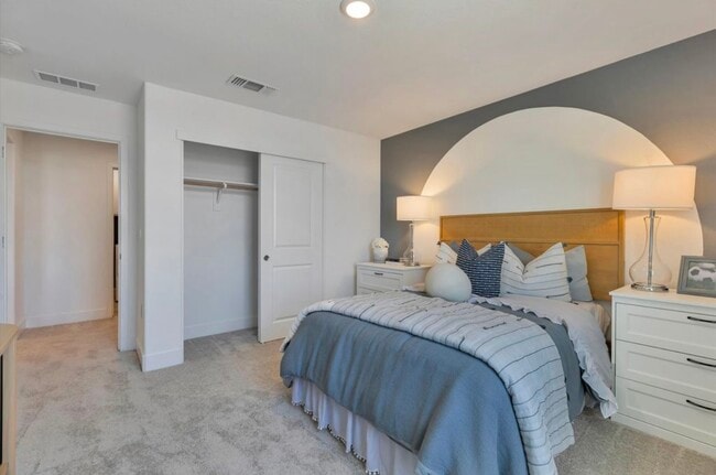 1751 Eiffel St in Lincoln, CA - Foto de edificio - Building Photo