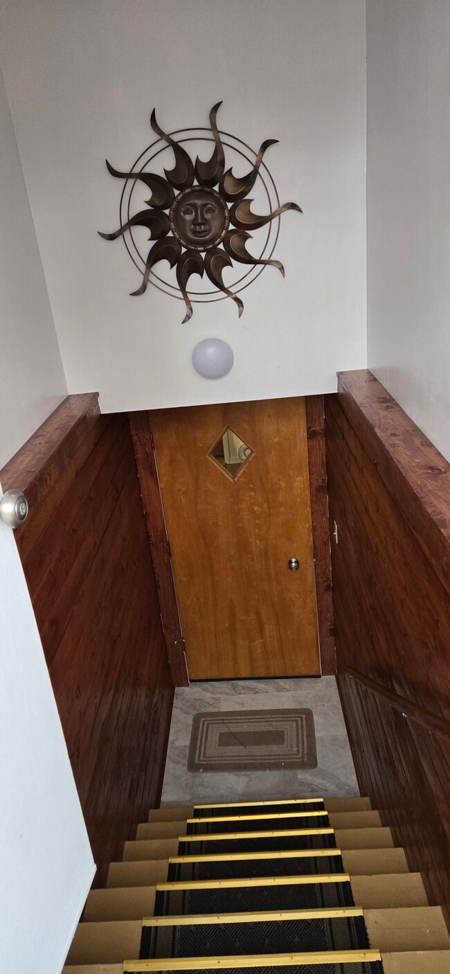 206 N Maple St, Unit B in Townsend, MT - Foto de edificio - Building Photo