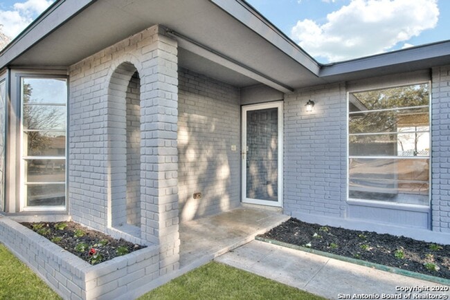 4242 Bayliss St in San Antonio, TX - Building Photo - Building Photo