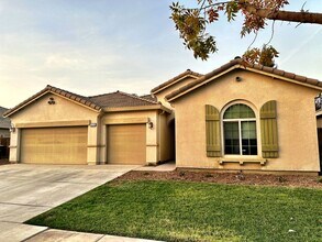 3126 W Perez Ave in Visalia, CA - Building Photo - Building Photo