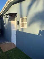 7311 NW 1st Ct, Unit Studio in Pembroke Pines, FL - Building Photo