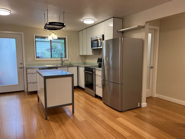 535 SW California Street in Portland, OR - Building Photo - Building Photo