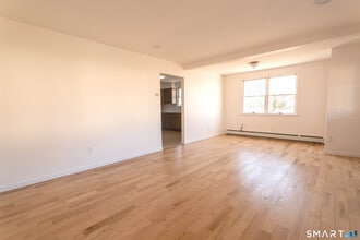 751 Old Stratfield Rd in Fairfield, CT - Building Photo - Building Photo