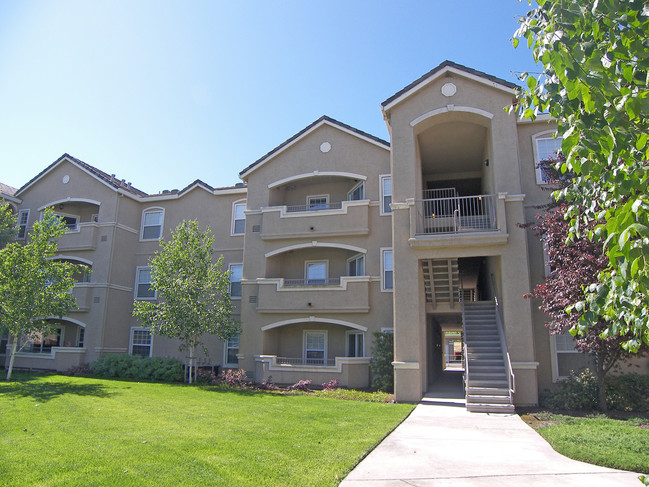 The Pavilions in Stockton, CA - Building Photo - Building Photo