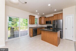 7706 Timbercross Ln in Glen Burnie, MD - Building Photo