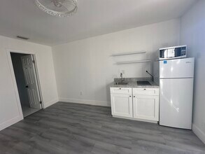 2210 NW 31st Ave, Unit 3 in Fort Lauderdale, FL - Building Photo - Building Photo