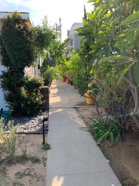 1631 Brockton Ave, Unit 1633 in Los Angeles, CA - Building Photo - Building Photo