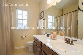 252 Raven Falls Ln in Simpsonville, SC - Building Photo - Building Photo