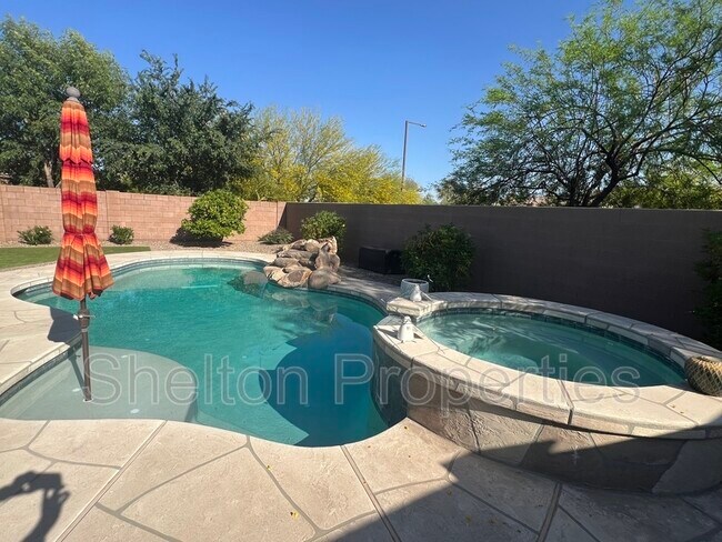 16145 W Cameron Dr in Surprise, AZ - Building Photo - Building Photo