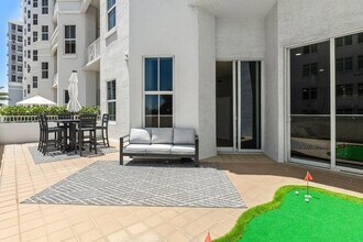 255 Evernia St, Unit 306 in West Palm Beach, FL - Building Photo - Building Photo