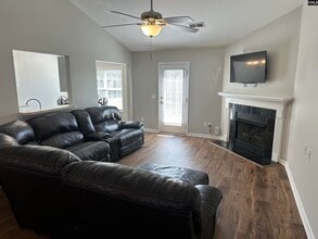 163 Derby Dr in West Columbia, SC - Foto de edificio - Building Photo