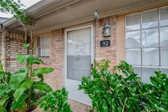 1016 E Tri Oaks Ln in Houston, TX - Building Photo - Building Photo