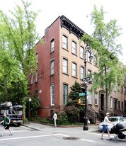 427 Clinton St in Brooklyn, NY - Building Photo