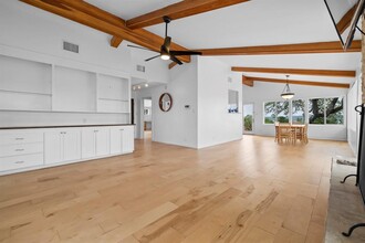 3935 Lago Vista Dr in Austin, TX - Foto de edificio - Building Photo