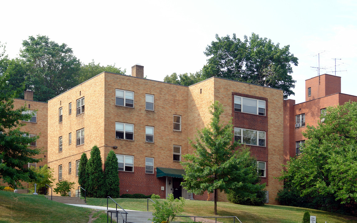 5800 5th Ave in Pittsburgh, PA - Foto de edificio