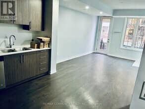 2205 Lillykin St in Oakville, ON - Building Photo - Building Photo