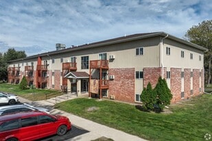 Four Seasons Apartments in Faribault, MN - Building Photo
