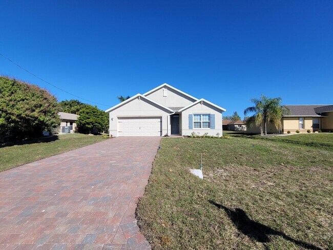 334 SW 25th Ave in Cape Coral, FL - Building Photo - Building Photo