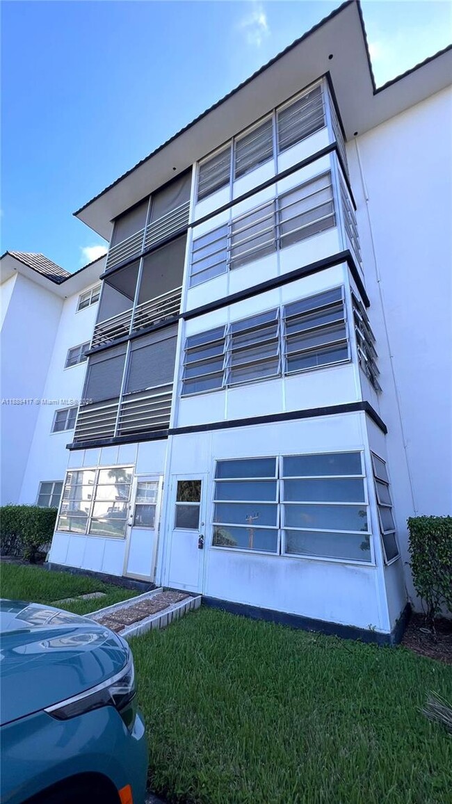 4740 NW 21st St in Lauderhill, FL - Building Photo - Building Photo