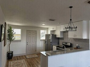 10571 Moncrief Dinsmore Rd in Jacksonville, FL - Foto de edificio - Building Photo