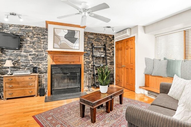 property at 1507 Argyle Av