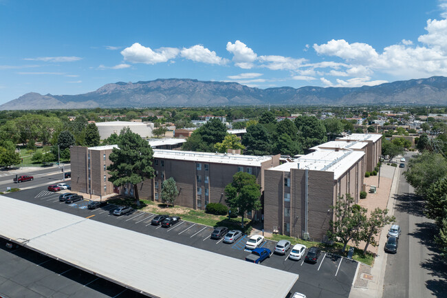 Sunset Pointe in Albuquerque, NM - Foto de edificio - Building Photo