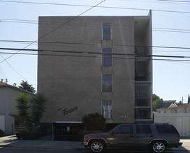 2558 Fruitvale Ave in Oakland, CA - Building Photo - Building Photo