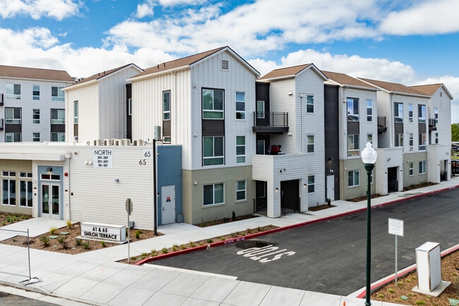 Shiloh Terrace in Windsor, CA - Building Photo - Building Photo