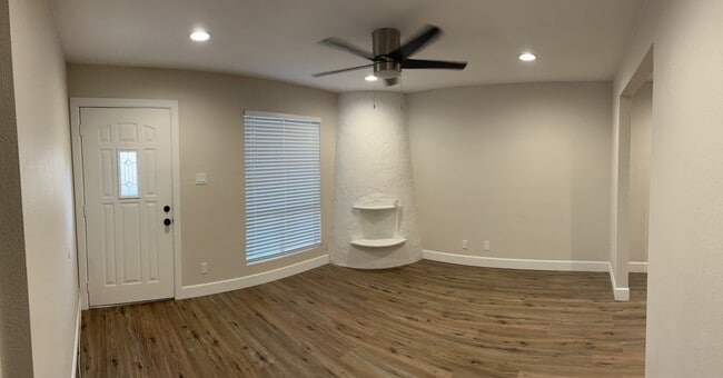 property at 8020 E Oak St