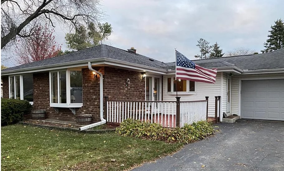 2980 N Arbor Dr in Brookfield, WI - Building Photo