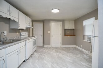 320 N Ashland Ave in Green Bay, WI - Building Photo - Building Photo