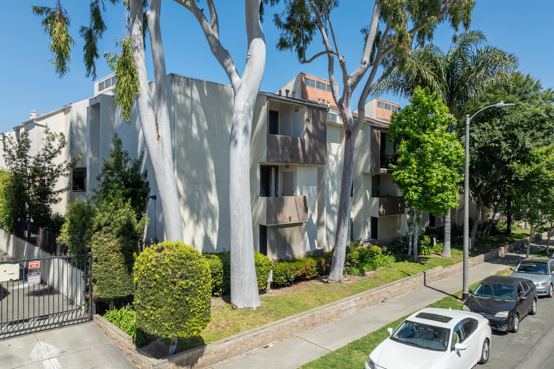 The Park Encino Condo in Encino, CA - Building Photo