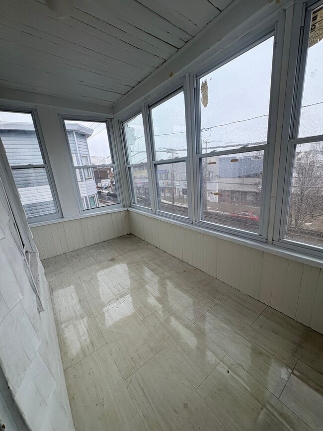 2395 Main St, Unit 2395 in Bridgeport, CT - Building Photo - Building Photo
