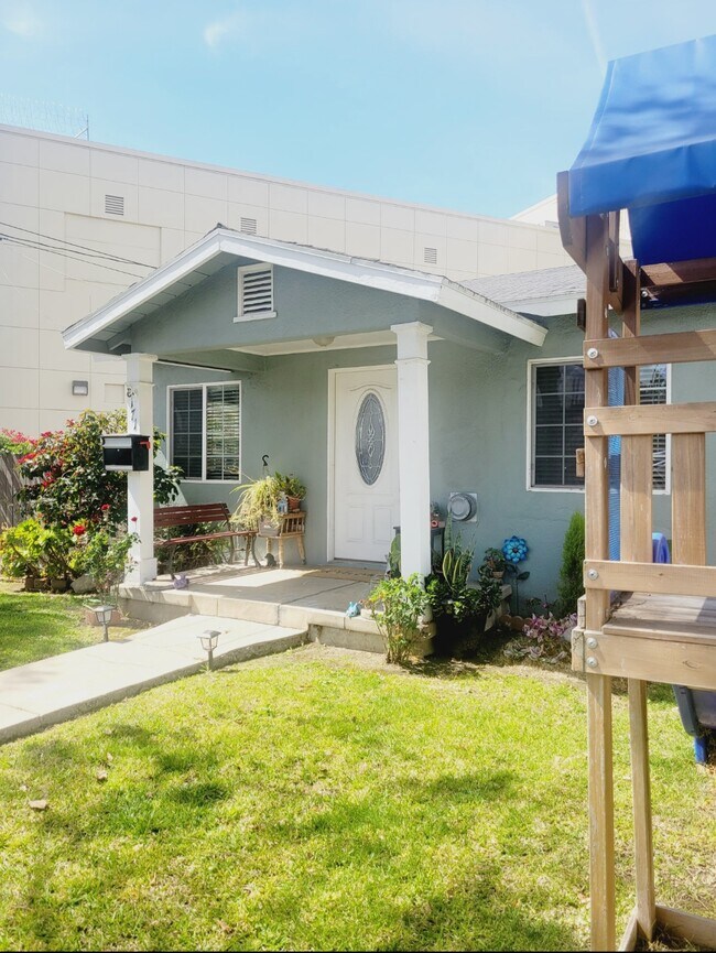 8171 Washington Ave in Whittier, CA - Building Photo - Building Photo