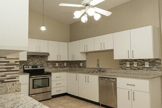 10501 NW 43rd St in Coral Springs, FL - Building Photo - Building Photo